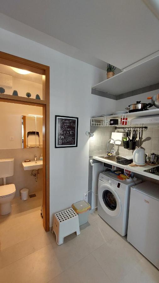 Cozy, Bright And Affordable Studio W/ Free Parking Ljubljana Bagian luar foto