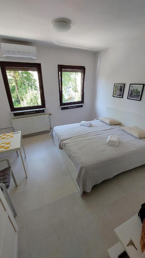 Cozy, Bright And Affordable Studio W/ Free Parking Ljubljana Bagian luar foto
